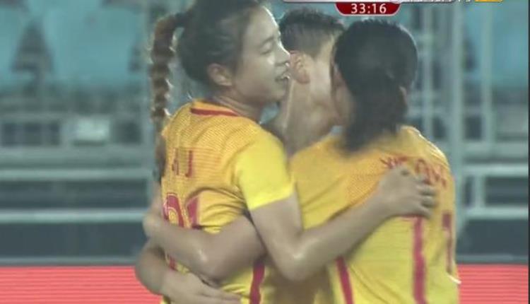 中国女足6-1大胜泰国「世界杯真有戏中国女足20泰国姑娘们倒地一幕令球迷动容」