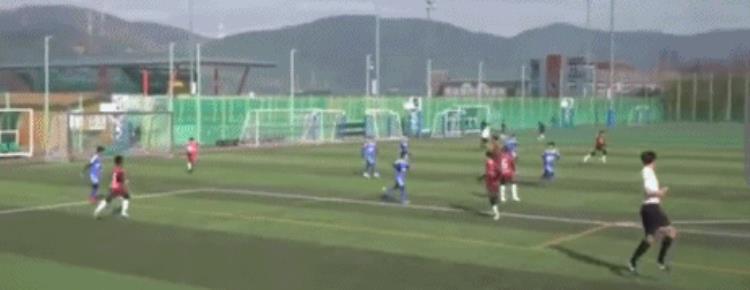 精彩挑球过人破门中国足球小将21迎韩国拉练开门红