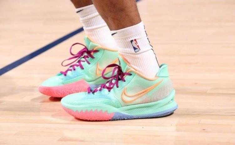 欧文上场穿过的篮球鞋「欧文欧神仙NBA赛场穿了哪些NikeKyrie7代篮球鞋经典回顾」