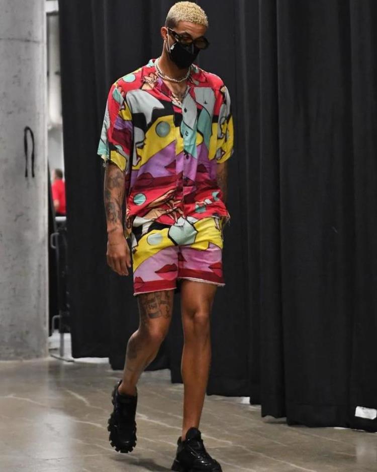 NBA球星爱上穿女装球场变秀场直男原来会穿搭啊