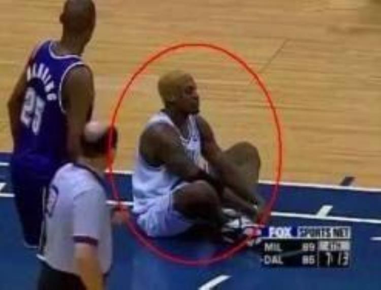 NBA球员的可爱瞬间罗德曼坐在地上一动不动邓肯原地大风车