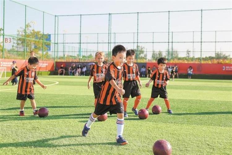 AC米兰深圳足球学校启动将搭建独特青训体系送来顶级豪门训练课