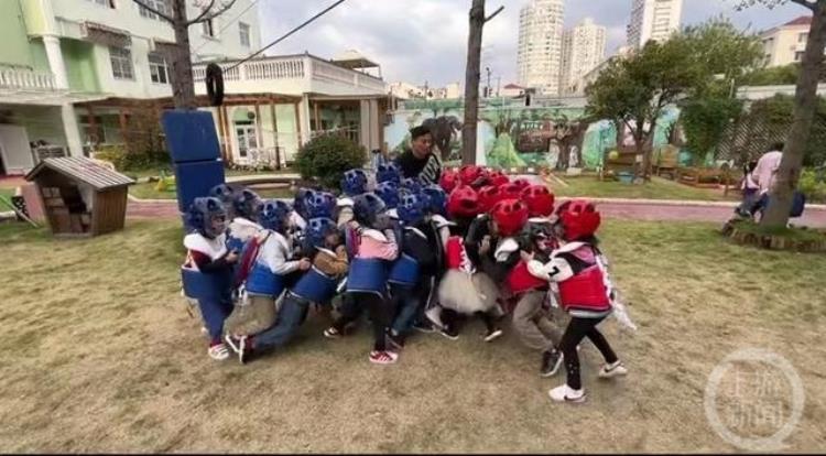 上海一幼儿园开展全甲格斗训练当事老师这是一种勇气的锻炼