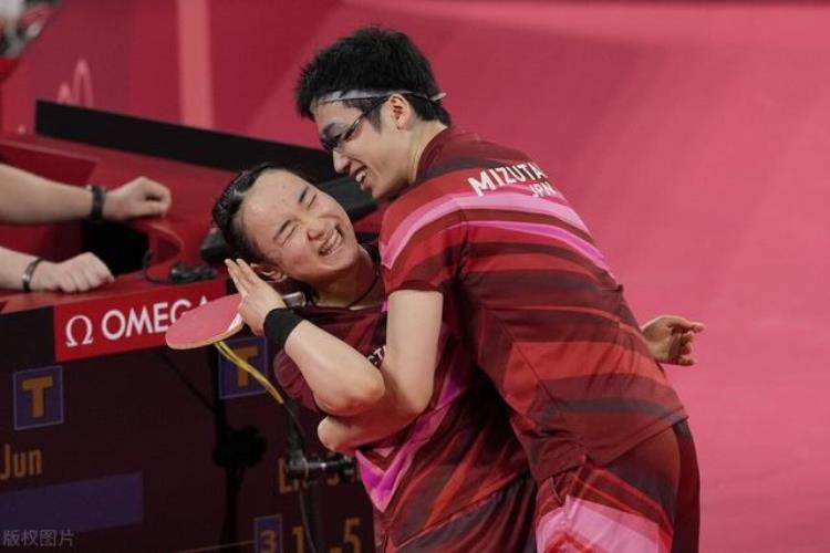 2016乒乓球世界杯刘诗雯为什么退赛,许昕刘诗雯对战马龙丁宁暖心时刻