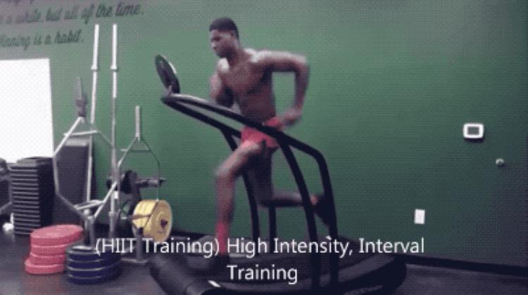 足球运动员如何练体能,足球运动员健身训练方法