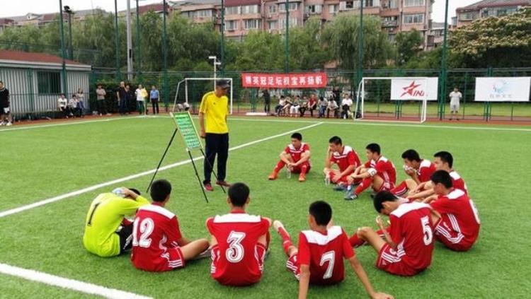 上海这项草根足球赛事专业范儿不输中超陈毅杯是中年男人最后的念想