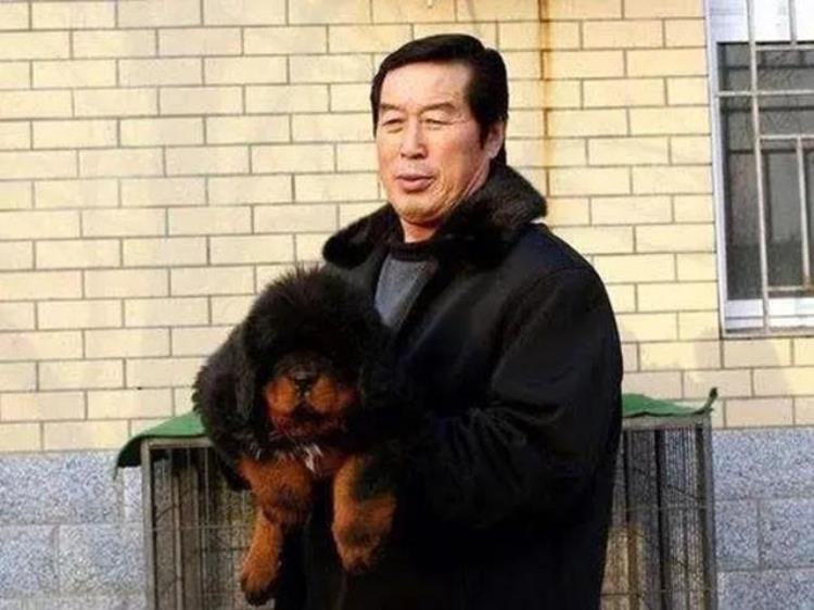 马家军教练马俊仁跌下神坛后养狗赚千万年过70重返俱乐部执教