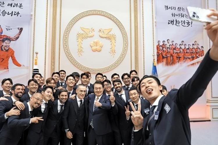 韩国足球周报202212511凯旋本托军团载誉而归