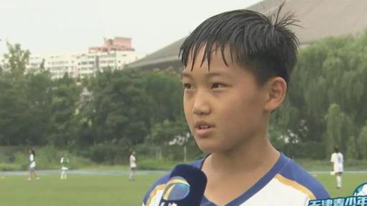天津青少年足球报道「足协青训中心严格防疫津门少年雨中找回足球快乐」