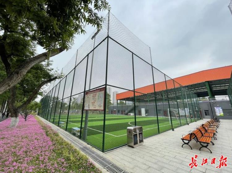 武汉社区足球场免费时段为何多在工作日回应来了