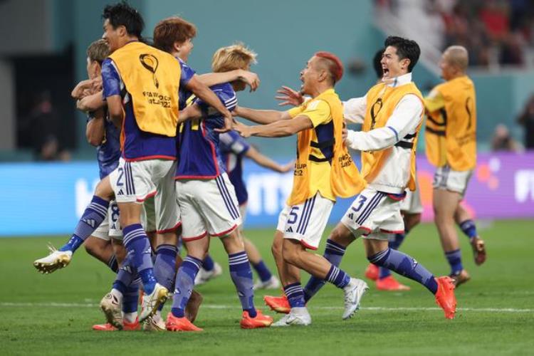 卡塔尔世界杯 日本「卡塔尔世界杯记者手记一个飞奔着去踢球的日本男孩」