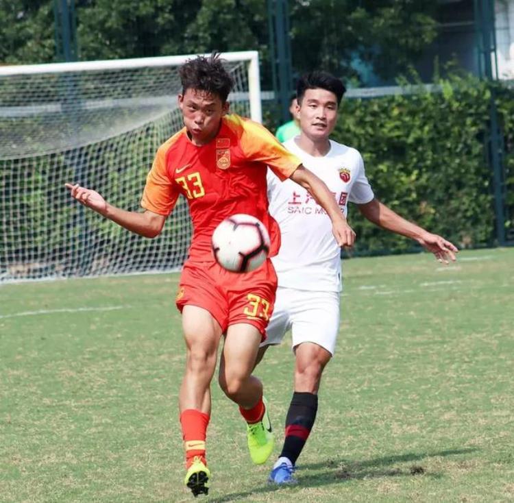 u19教练「U18国青尝试全新教练模式三期英国集训磨合技战术」