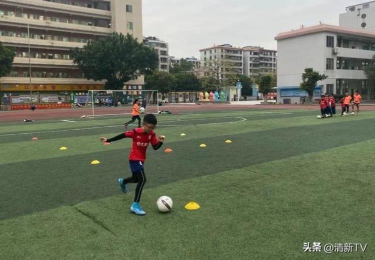 推动校园足球「清新一小大力推进校园足球建设促进少年足球持续发展」