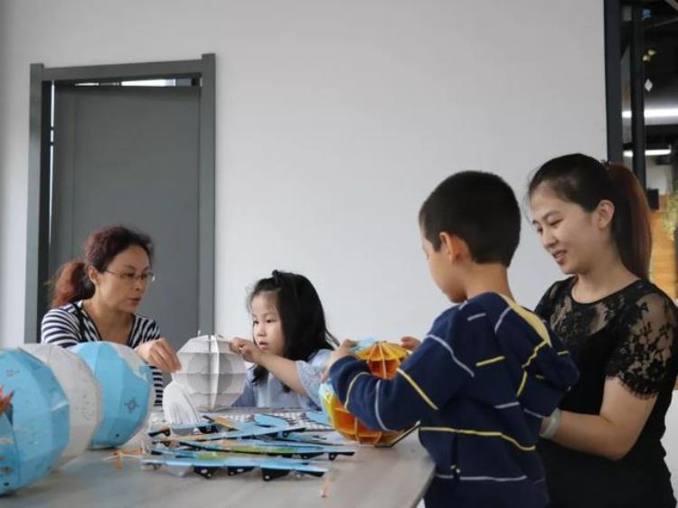 中国在地球仪哪个位置纬度经度「如果条件允许建议给孩子买一个地球仪中国的经纬位置需要知道」