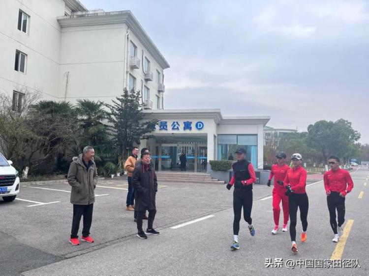 国家体育总局副局长杜兆才赴江宁足球训练基地看望竞走集训队