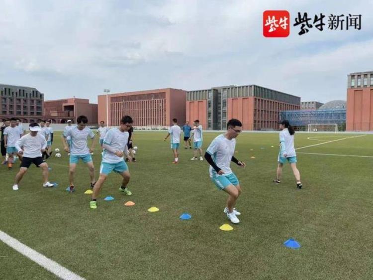 号外南京市校园足球教师成长学院成立