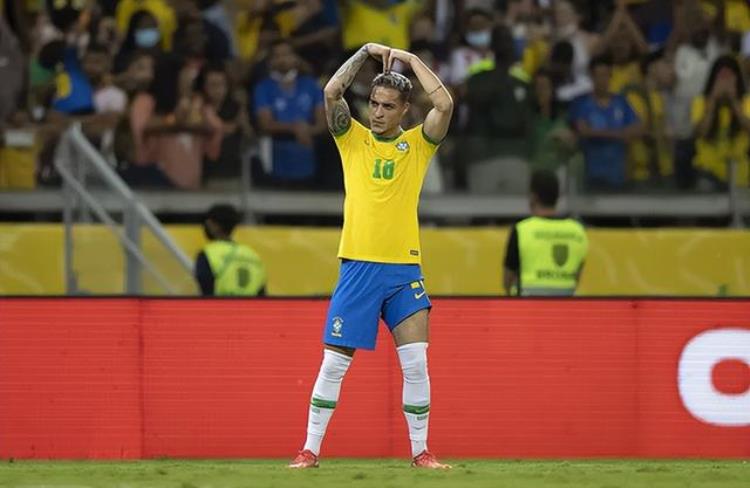 巴西主力阵容「巴西队大名单出炉边锋位置大牌云集主力8选2两翼齐飞该用谁」