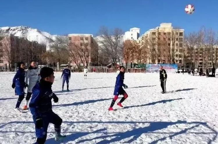 阿勒泰地区首届U15雪地足球赛落幕额敏县夺冠