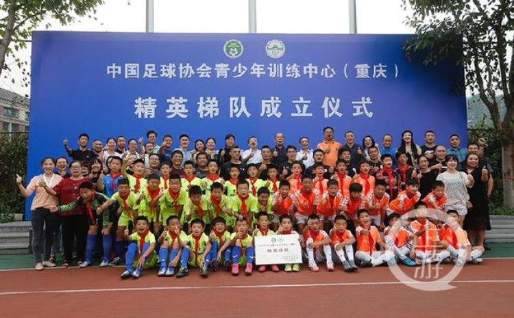 重庆足协联手八中打造青训精英梯队体育特长生与普通学生同班学习生活