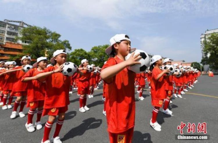 教育部关于校园足球「教育部三年来各省份向校园足球累计投入200亿元」