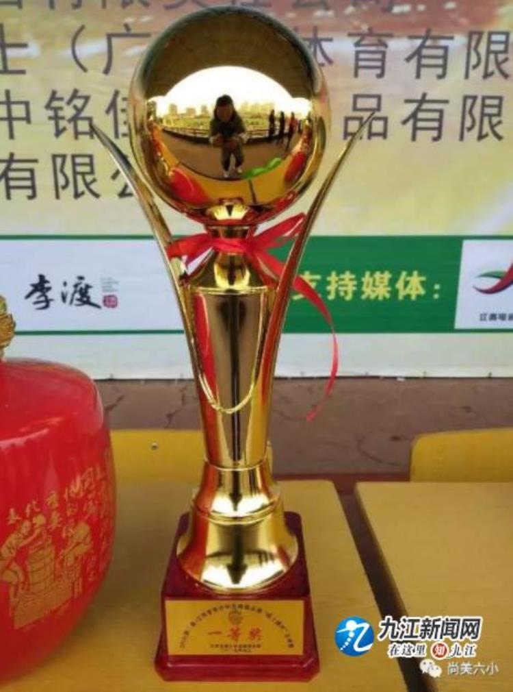 不惧风雪驰骋绿茵武宁县第六小学足球队荣获省青少年足球俱乐部足球赛一等奖