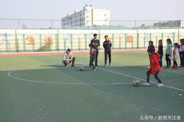 足球技能测试展现少年风采惠济区老鸦陈中心小学校园足球掠影