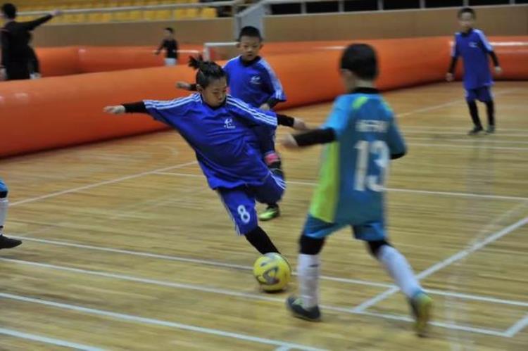 踢球吧孩子北京东城区快乐少年足球节吸引百队千人
