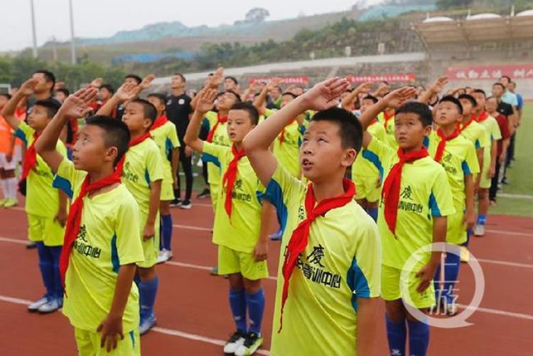 重庆足协联手八中打造青训精英梯队体育特长生与普通学生同班学习生活