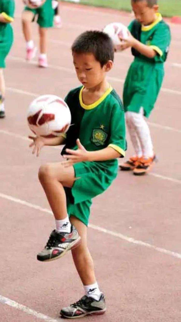 京城校园足球教育升温足球特长生受热捧