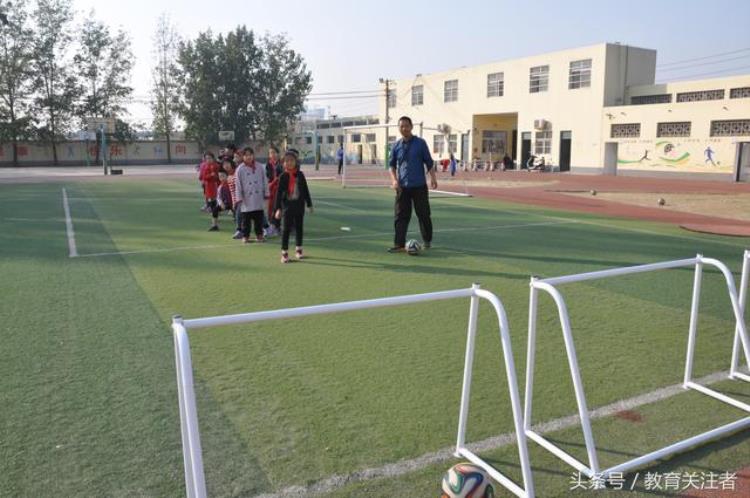 足球技能测试展现少年风采惠济区老鸦陈中心小学校园足球掠影
