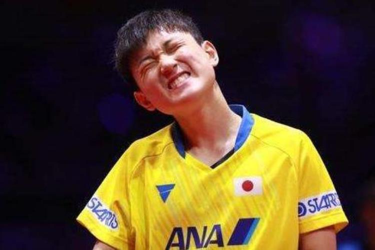 搞笑日本人用漫画讽刺乒乓运动员低龄化以后刚出生就打比赛
