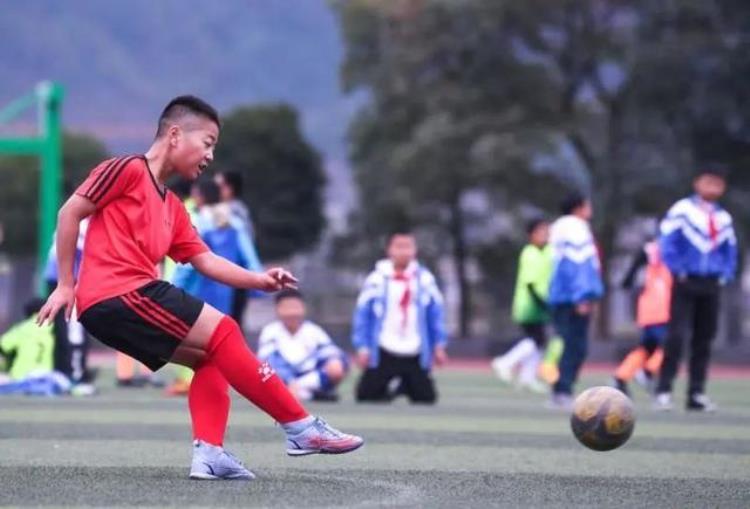 未出过远门的12岁中国少年登上卡塔尔世界杯决赛舞台