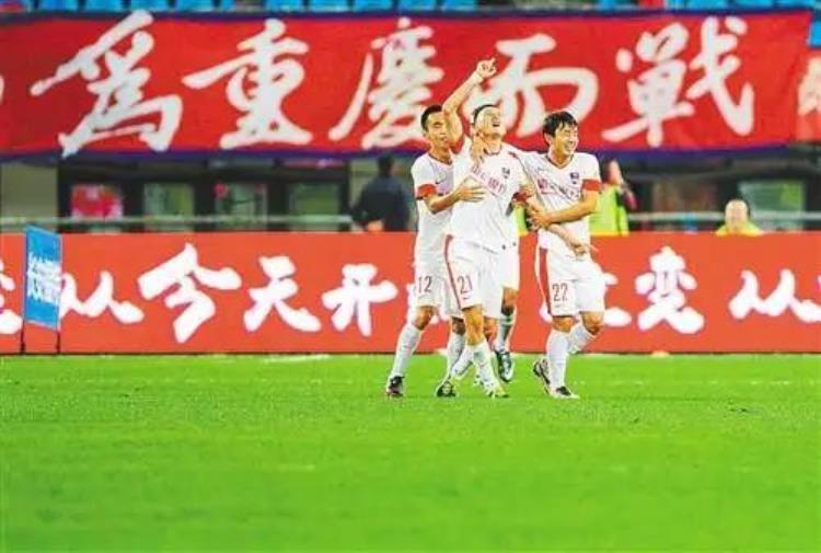 重庆有几支足球队「3500万人口救不活一支球队重庆足球的百年荣辱从劲旅到解散」