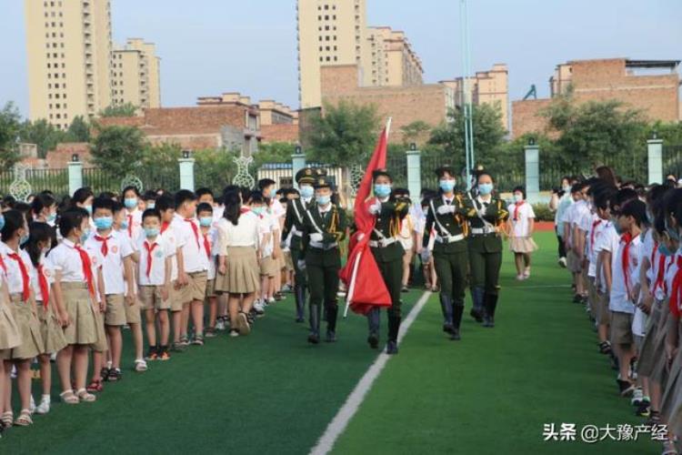 汝州外国语小学期中考试表彰大会今日举行300余名学生获奖