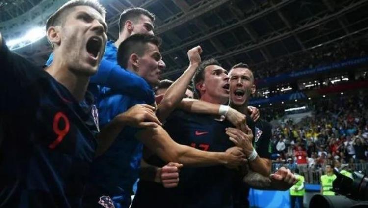 这个只有400万人口的东欧小国在经历了10年内战国家分裂后克罗地亚队一路逆袭闯入世界杯总决赛