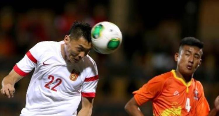 中国6比0不丹「国足6:0大胜不丹球迷兴奋呐喊挺进俄罗斯」