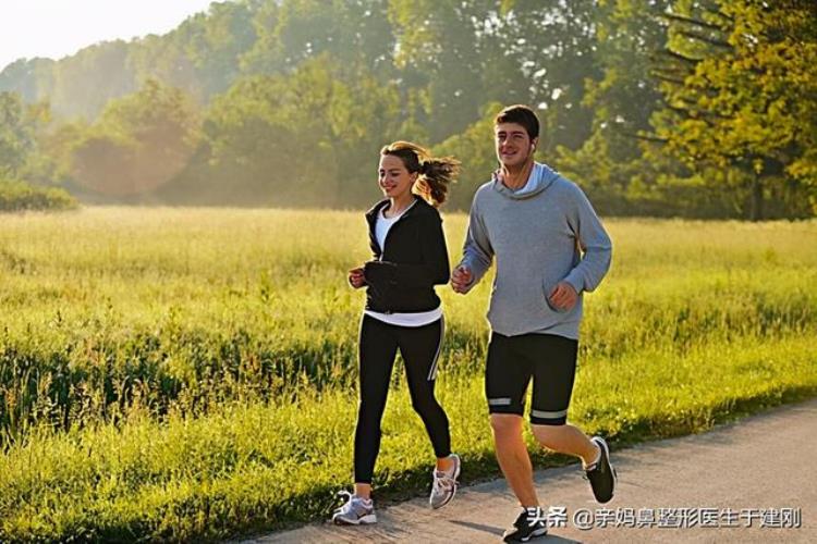 隆鼻术后护理注意事项「科普|隆鼻术后7天护理指南消肿忌食运动要注意」