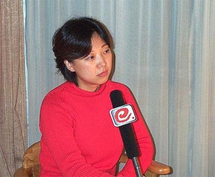 和米卢关系好的女记者「她曾是中国第一足球记者与米卢关系密切今再贴米卢合影少人看」