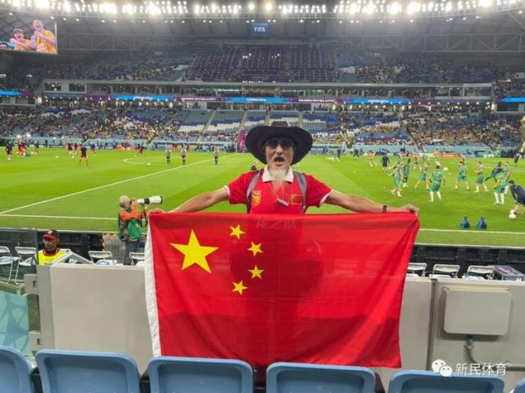 卡塔尔偶遇中国第一球迷罗西