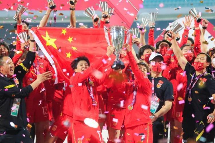 国足拿下世界冠军「一路逆转夺冠创奇迹这才是中国足球应该有的模样」
