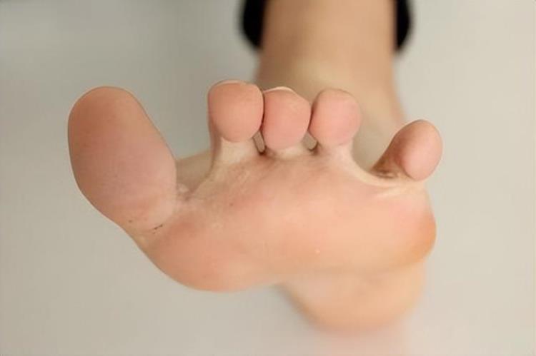 脚经常出汗为什么「脚经常出汗是什么原因建议5招或能治愈脚出汗涨知识了」