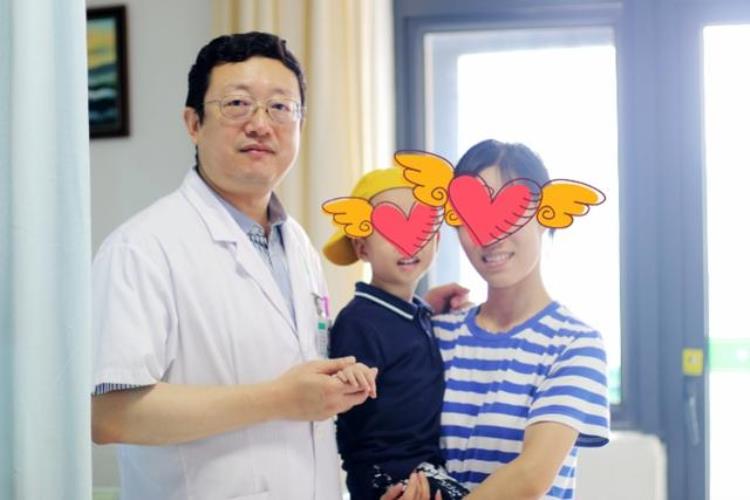 深圳两岁男童家中踢球摔到后脑勺吃饭时出现异常多亏就医及时