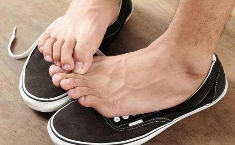 脚经常出汗是什么原因建议5招或能治愈脚出汗涨知识了