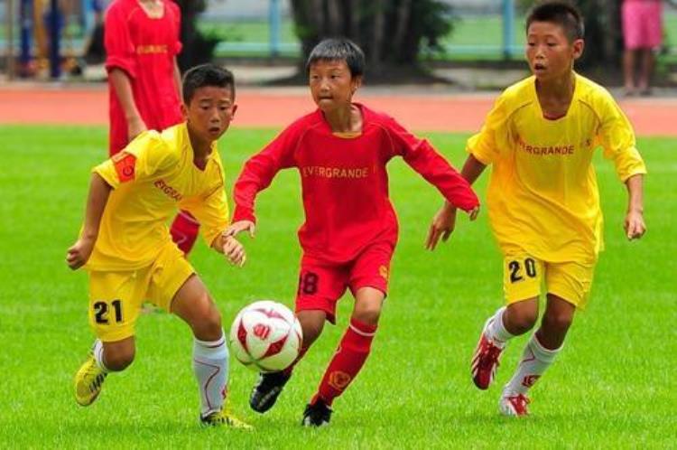 中国的孩子到底能不能踢好足球「中国的孩子到底能不能踢好足球」