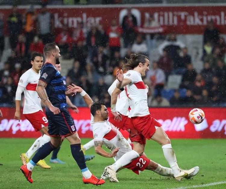 国足能踢赢卢森堡吗「总身价2623万欧国联战平土耳其国足能赢卢森堡吗」