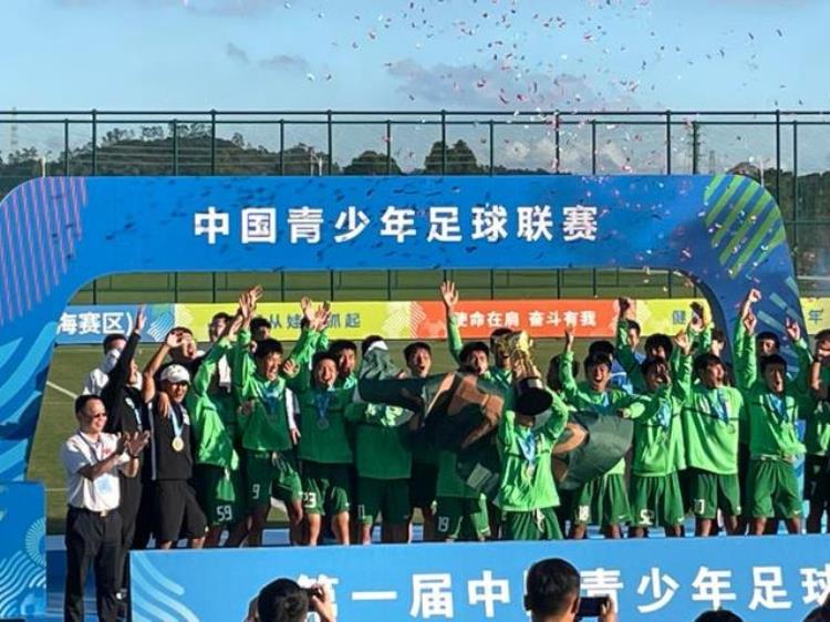 草皮光刻机登场首届中国青少年足球联赛场地条件对标世界杯