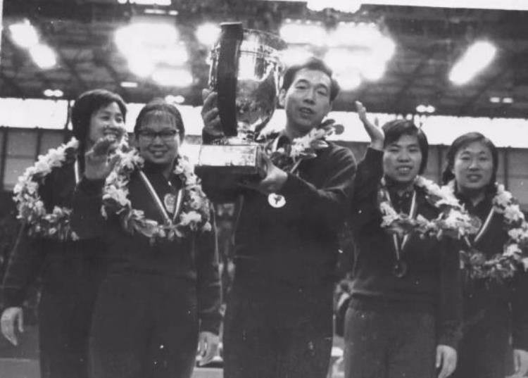 全国抗疫先进个人「肃然起敬69岁世界冠军成为上海抗疫志愿者曾多次为国争光夺金」