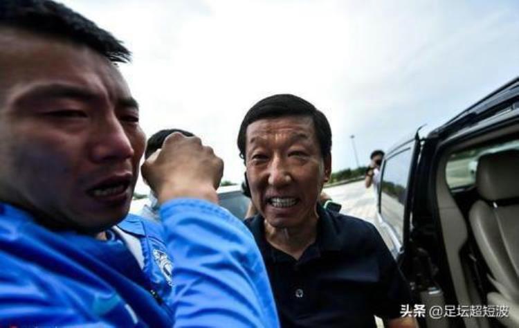 中国足球感人瞬间「铁汉也有柔情时最近中国足坛这些泪目瞬间感人至深」
