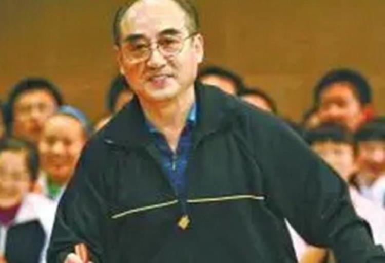 第一个乒乓球世界冠军庄则栋「庄则栋中国乒乓球的第一个世界三连冠1976年被免职」