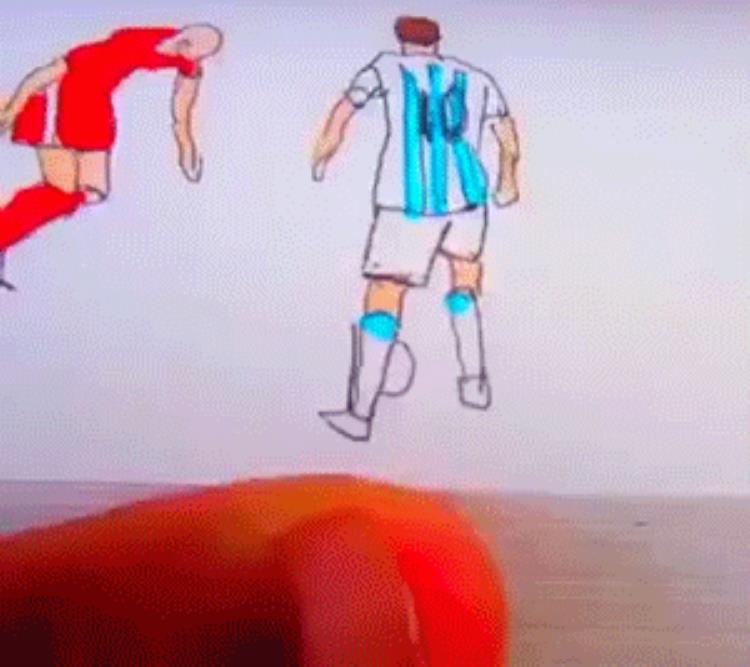 梅西动画图「梅西动画踢球秀球迷以翻书的形式还原神奇时刻」